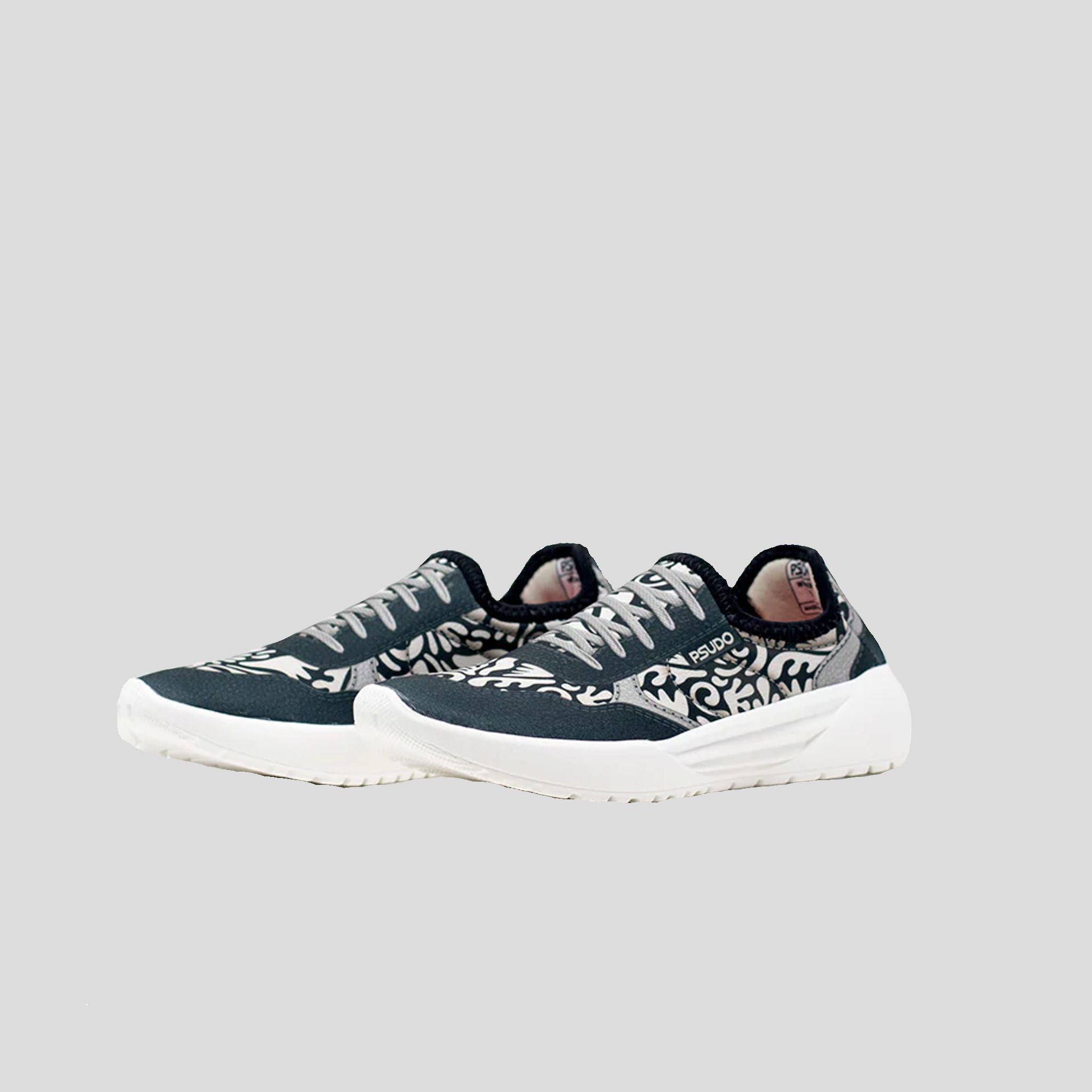Court | Black/White